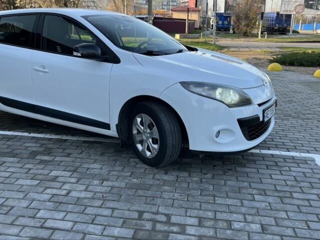 Белый Рено Меган, объемом двигателя 1.5 л и пробегом 250 тыс. км за 7700 $, фото 15 на Automoto.ua