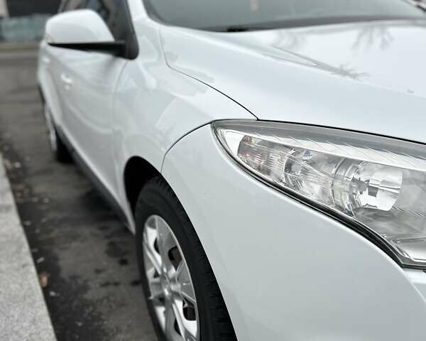 Белый Рено Меган, объемом двигателя 1.46 л и пробегом 255 тыс. км за 7500 $, фото 13 на Automoto.ua