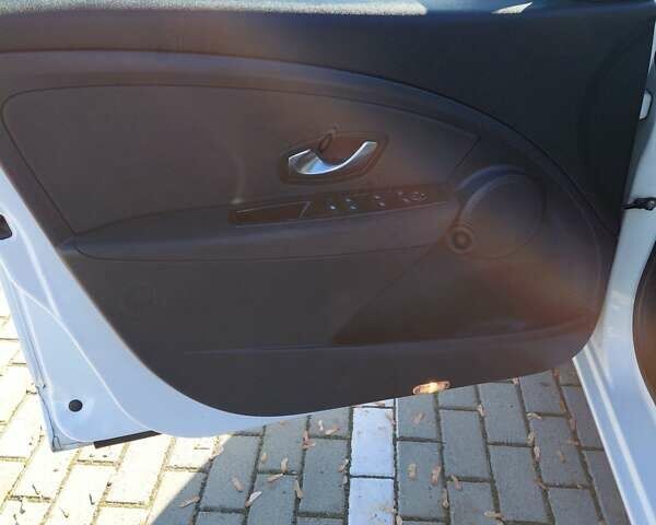 Белый Рено Меган, объемом двигателя 1.6 л и пробегом 234 тыс. км за 6700 $, фото 15 на Automoto.ua