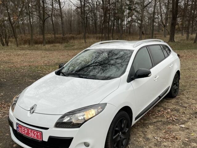 Белый Рено Меган, объемом двигателя 1.5 л и пробегом 263 тыс. км за 8200 $, фото 1 на Automoto.ua