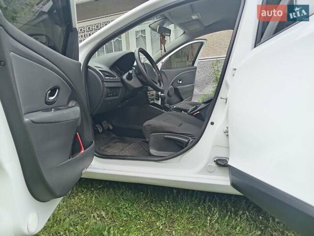 Белый Рено Меган, объемом двигателя 1.5 л и пробегом 272 тыс. км за 7950 $, фото 9 на Automoto.ua