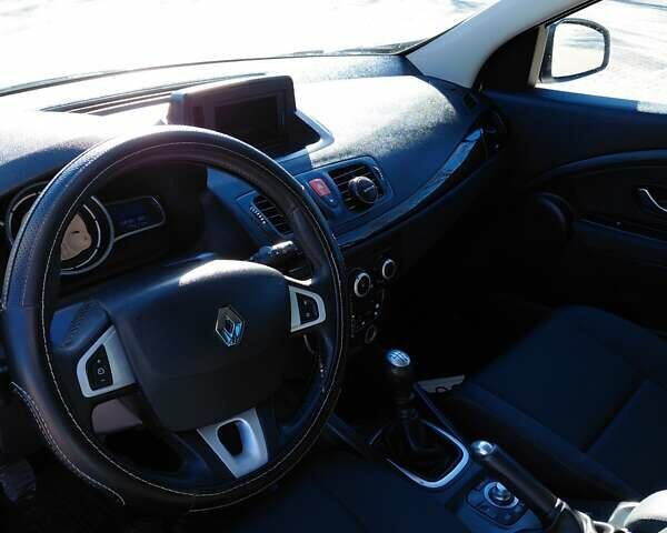 Белый Рено Меган, объемом двигателя 1.6 л и пробегом 234 тыс. км за 6700 $, фото 11 на Automoto.ua