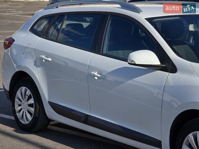 Рено Меган 2011 у Дніпро (Дніпропетровську) на Automoto.ua Білий Рено Меган, об'ємом двигуна 2 л та пробігом 218 тис. км за 8000 $, фото 19 на Automoto.ua