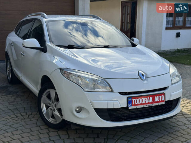 Белый Рено Меган, объемом двигателя 1.6 л и пробегом 238 тыс. км за 6450 $, фото 61 на Automoto.ua