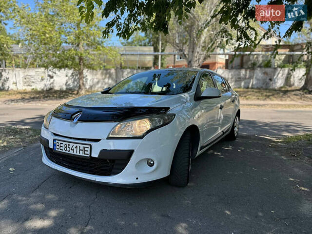 Белый Рено Меган, объемом двигателя 1.46 л и пробегом 274 тыс. км за 5300 $, фото 1 на Automoto.ua