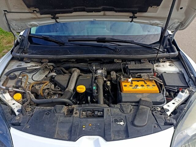 Белый Рено Меган, объемом двигателя 1.5 л и пробегом 270 тыс. км за 5800 $, фото 3 на Automoto.ua