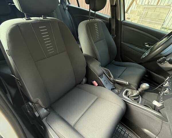 Білий Рено Меган, об'ємом двигуна 1.46 л та пробігом 156 тис. км за 7500 $, фото 10 на Automoto.ua