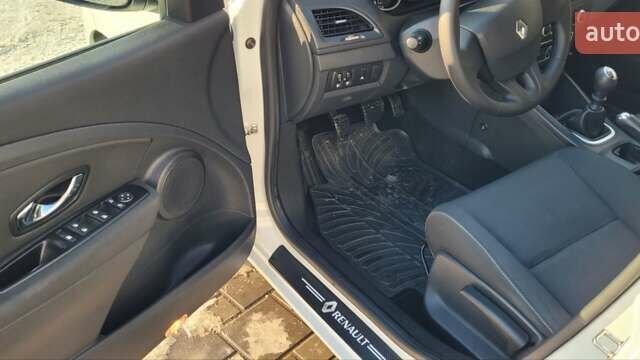 Білий Рено Меган, об'ємом двигуна 1.6 л та пробігом 200 тис. км за 8200 $, фото 23 на Automoto.ua
