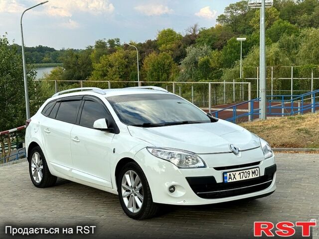 Белый Рено Меган, объемом двигателя 1.5 л и пробегом 300 тыс. км за 7800 $, фото 2 на Automoto.ua