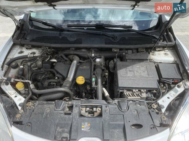 Белый Рено Меган, объемом двигателя 1.5 л и пробегом 216 тыс. км за 7200 $, фото 5 на Automoto.ua