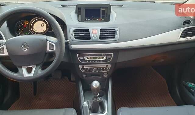 Білий Рено Меган, об'ємом двигуна 1.5 л та пробігом 180 тис. км за 8200 $, фото 11 на Automoto.ua