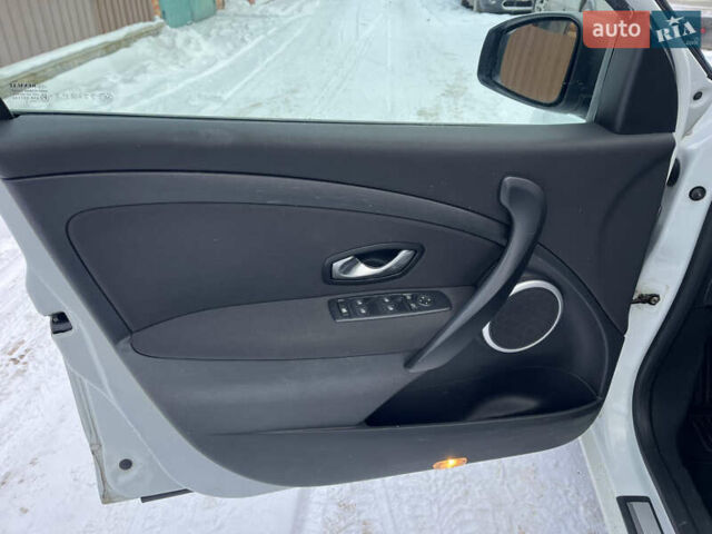 Білий Рено Меган, об'ємом двигуна 1.46 л та пробігом 239 тис. км за 7550 $, фото 21 на Automoto.ua