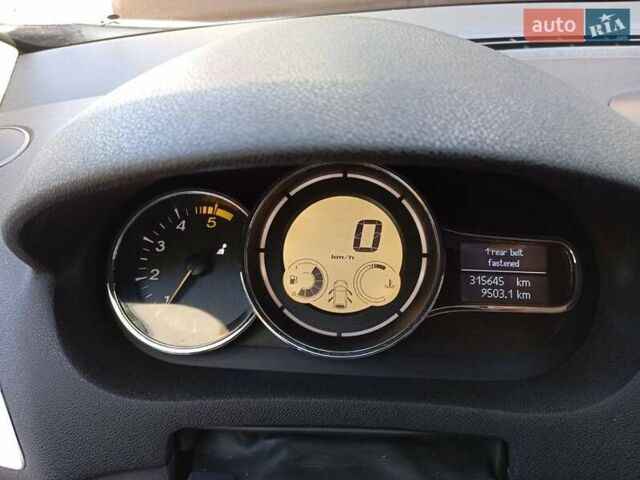 Білий Рено Меган, об'ємом двигуна 1.46 л та пробігом 315 тис. км за 7500 $, фото 8 на Automoto.ua