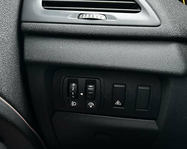 Белый Рено Меган, объемом двигателя 1.46 л и пробегом 255 тыс. км за 7500 $, фото 25 на Automoto.ua