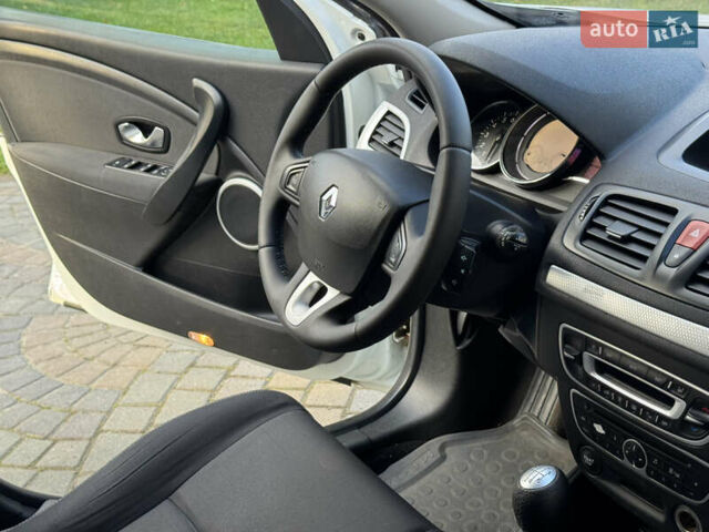 Белый Рено Меган, объемом двигателя 1.6 л и пробегом 238 тыс. км за 6450 $, фото 20 на Automoto.ua
