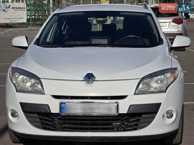 Рено Меган 2011 у Дніпро (Дніпропетровську) на Automoto.ua Білий Рено Меган, об'ємом двигуна 2 л та пробігом 218 тис. км за 8000 $, фото 4 на Automoto.ua