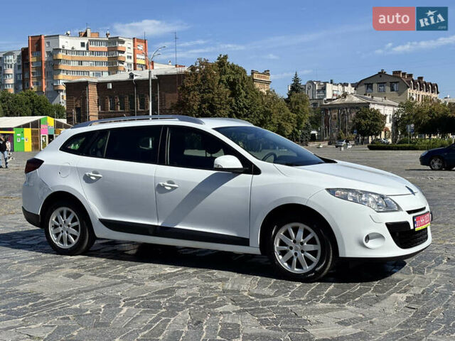 Белый Рено Меган, объемом двигателя 1.6 л и пробегом 259 тыс. км за 7700 $, фото 3 на Automoto.ua