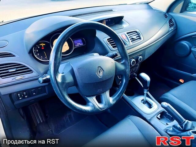 Белый Рено Меган, объемом двигателя 1.4 л и пробегом 295 тыс. км за 6400 $, фото 6 на Automoto.ua