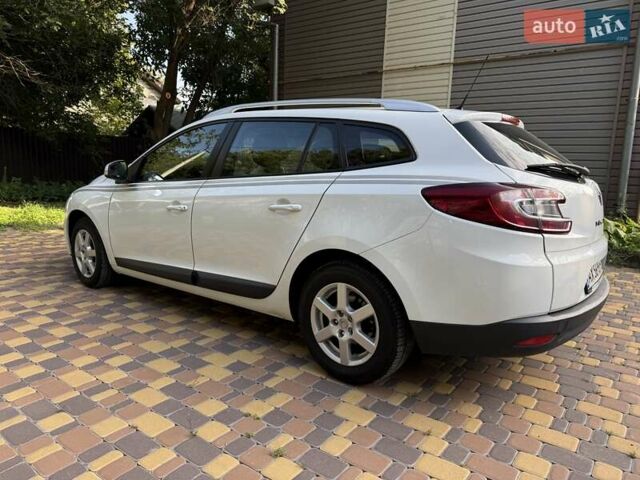 Білий Рено Меган, об'ємом двигуна 1.46 л та пробігом 156 тис. км за 7500 $, фото 1 на Automoto.ua