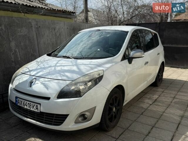 Білий Рено Меган, об'ємом двигуна 1.4 л та пробігом 201 тис. км за 7600 $, фото 1 на Automoto.ua