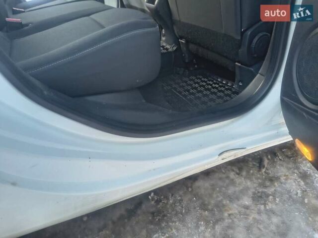 Белый Рено Меган, объемом двигателя 1.6 л и пробегом 193 тыс. км за 6300 $, фото 32 на Automoto.ua