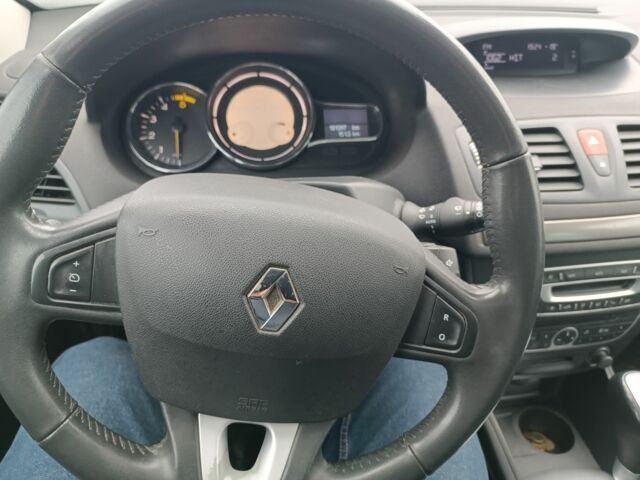 Белый Рено Меган, объемом двигателя 1.5 л и пробегом 181 тыс. км за 6500 $, фото 3 на Automoto.ua