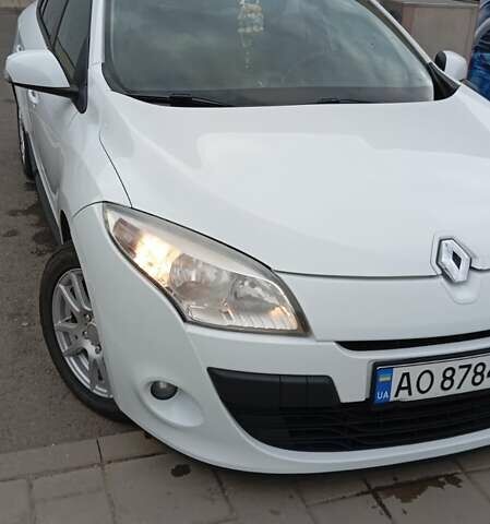 Білий Рено Меган, об'ємом двигуна 1.46 л та пробігом 267 тис. км за 6500 $, фото 1 на Automoto.ua