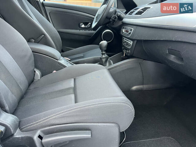 Білий Рено Меган, об'ємом двигуна 1.46 л та пробігом 239 тис. км за 7550 $, фото 35 на Automoto.ua