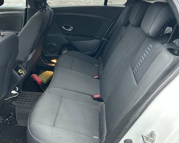 Белый Рено Меган, объемом двигателя 1.46 л и пробегом 255 тыс. км за 7500 $, фото 35 на Automoto.ua