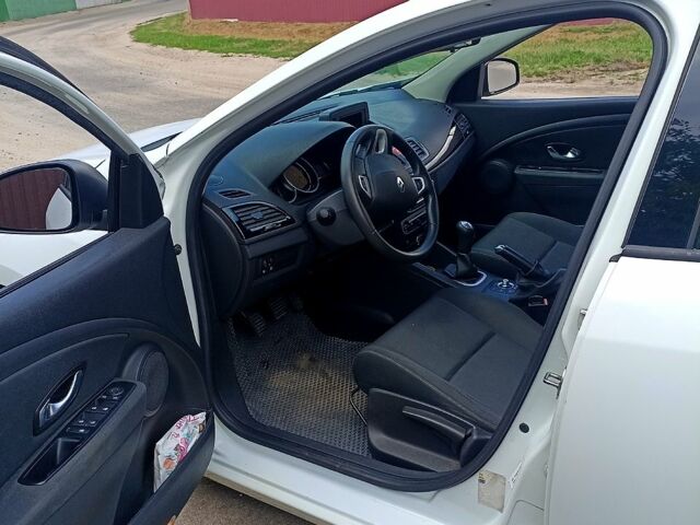 Белый Рено Меган, объемом двигателя 1.5 л и пробегом 270 тыс. км за 5800 $, фото 7 на Automoto.ua