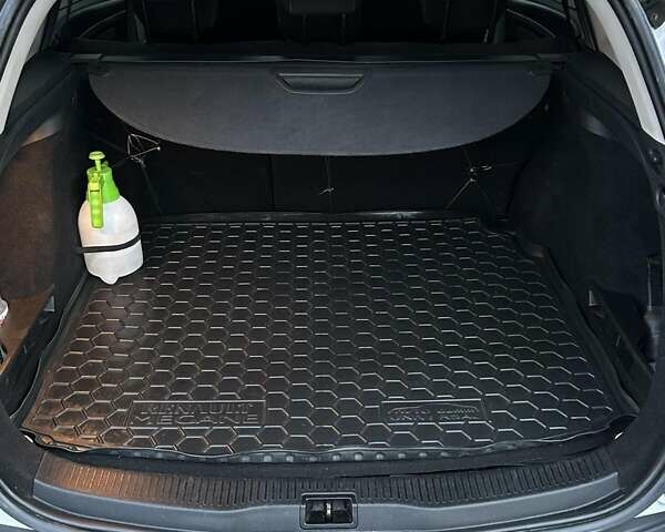 Белый Рено Меган, объемом двигателя 1.46 л и пробегом 198 тыс. км за 7900 $, фото 3 на Automoto.ua