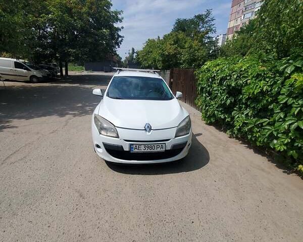 Білий Рено Меган, об'ємом двигуна 1.46 л та пробігом 300 тис. км за 6800 $, фото 4 на Automoto.ua