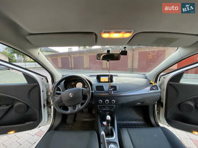 Белый Рено Меган, объемом двигателя 1.46 л и пробегом 240 тыс. км за 6900 $, фото 15 на Automoto.ua