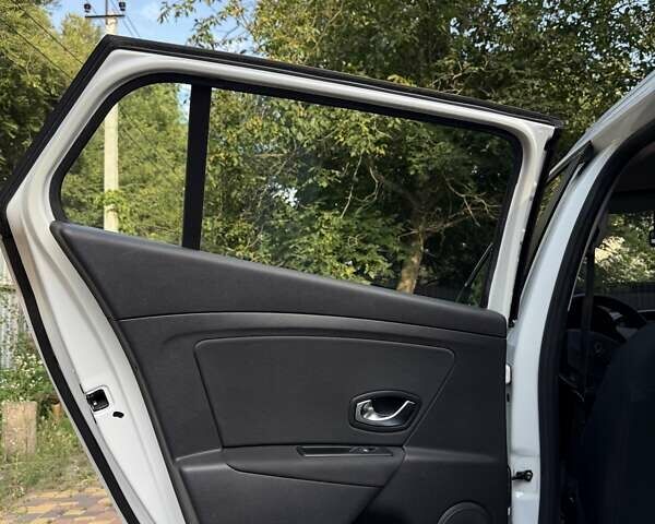 Білий Рено Меган, об'ємом двигуна 1.46 л та пробігом 156 тис. км за 7500 $, фото 14 на Automoto.ua