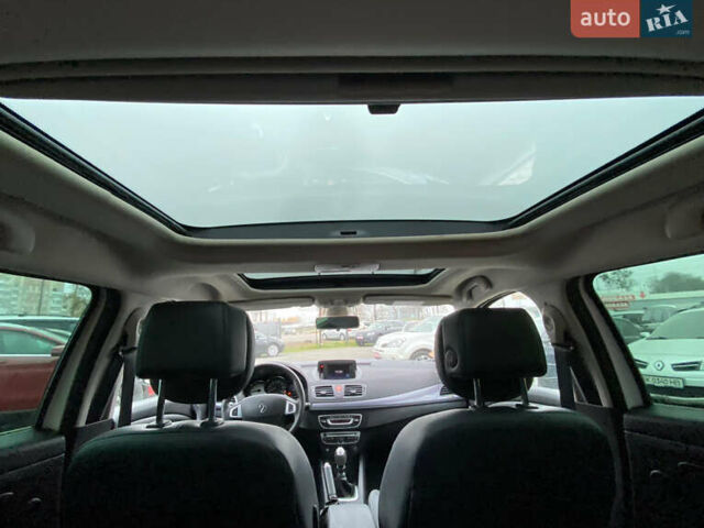 Белый Рено Меган, объемом двигателя 1.9 л и пробегом 237 тыс. км за 7500 $, фото 14 на Automoto.ua