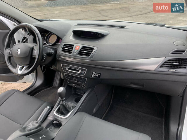 Белый Рено Меган, объемом двигателя 1.5 л и пробегом 221 тыс. км за 7200 $, фото 21 на Automoto.ua