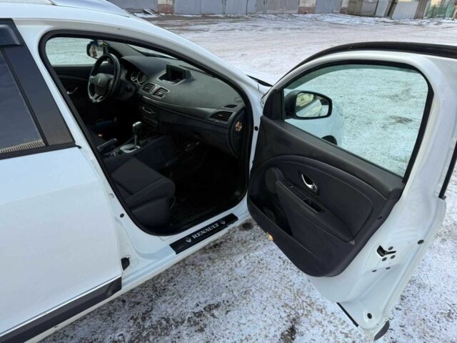 Белый Рено Меган, объемом двигателя 1.5 л и пробегом 250 тыс. км за 5900 $, фото 2 на Automoto.ua