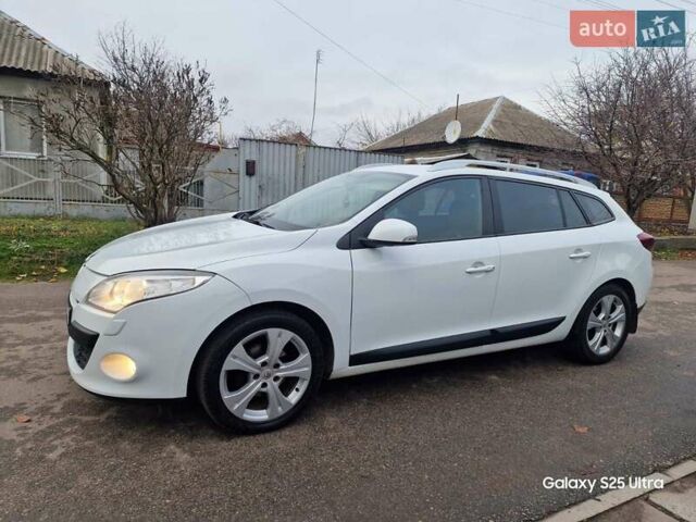 Белый Рено Меган, объемом двигателя 1.5 л и пробегом 280 тыс. км за 6700 $, фото 5 на Automoto.ua