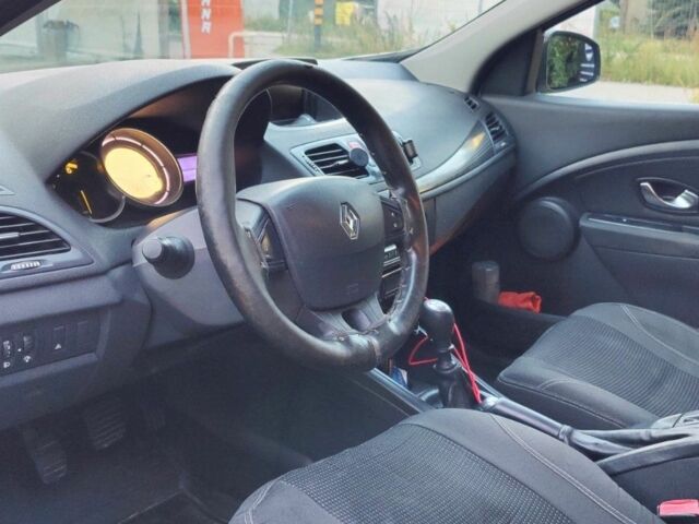 Белый Рено Меган, объемом двигателя 1.5 л и пробегом 409 тыс. км за 5200 $, фото 1 на Automoto.ua