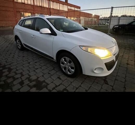 Белый Рено Меган, объемом двигателя 1.5 л и пробегом 230 тыс. км за 3300 $, фото 6 на Automoto.ua