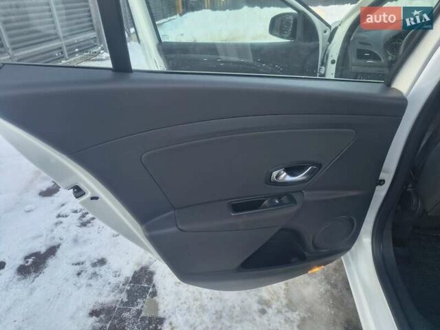 Белый Рено Меган, объемом двигателя 1.6 л и пробегом 193 тыс. км за 6300 $, фото 23 на Automoto.ua