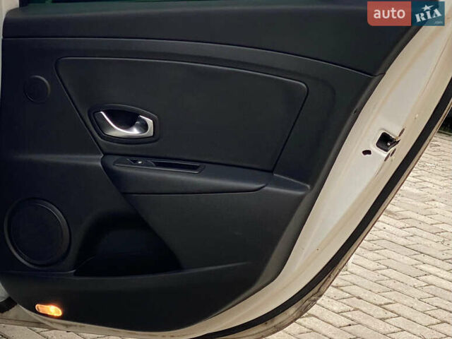 Белый Рено Меган, объемом двигателя 1.9 л и пробегом 237 тыс. км за 7500 $, фото 25 на Automoto.ua