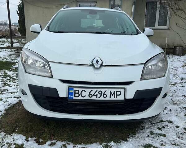 Білий Рено Меган, об'ємом двигуна 1.46 л та пробігом 300 тис. км за 6700 $, фото 3 на Automoto.ua