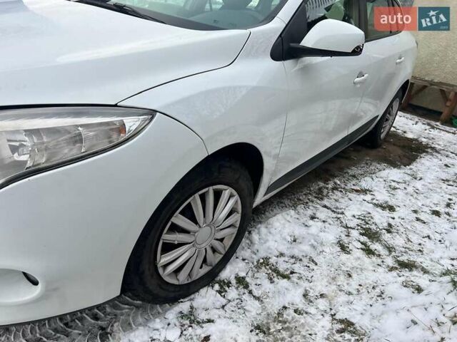 Білий Рено Меган, об'ємом двигуна 1.46 л та пробігом 300 тис. км за 6700 $, фото 1 на Automoto.ua