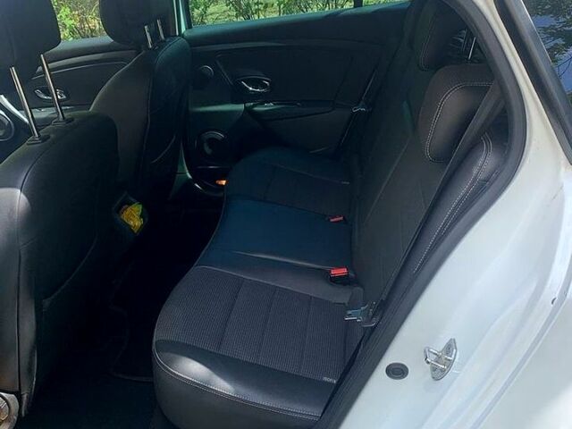 Белый Рено Меган, объемом двигателя 1.5 л и пробегом 255 тыс. км за 5400 $, фото 3 на Automoto.ua