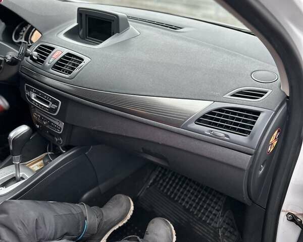 Белый Рено Меган, объемом двигателя 1.46 л и пробегом 255 тыс. км за 7500 $, фото 33 на Automoto.ua