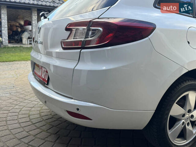 Белый Рено Меган, объемом двигателя 1.6 л и пробегом 238 тыс. км за 6450 $, фото 39 на Automoto.ua