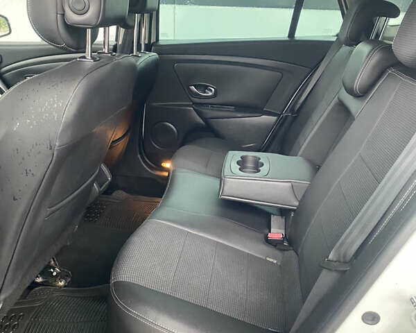 Белый Рено Меган, объемом двигателя 1.5 л и пробегом 150 тыс. км за 8500 $, фото 22 на Automoto.ua