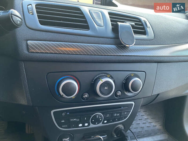 Белый Рено Меган, объемом двигателя 1.46 л и пробегом 240 тыс. км за 6900 $, фото 31 на Automoto.ua