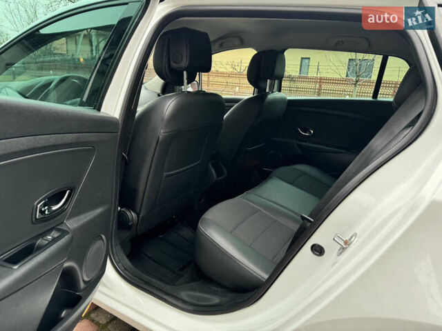 Белый Рено Меган, объемом двигателя 1.5 л и пробегом 201 тыс. км за 8750 $, фото 51 на Automoto.ua